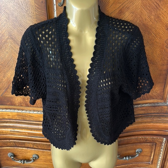 Black Open-Knit Shrug with Scalloped Edges - Picture 1 of 1